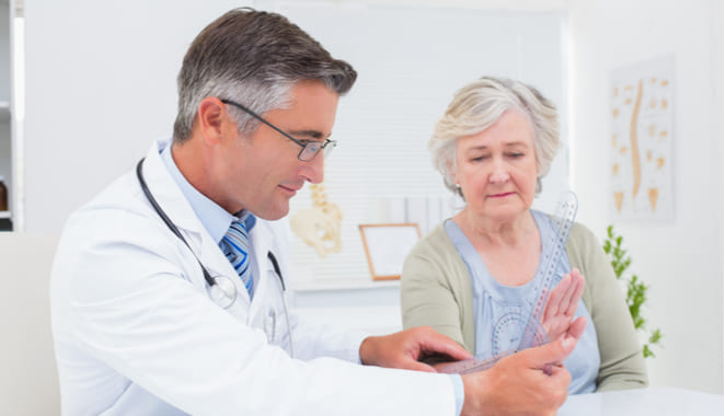 5 preguntas que debes hacer al reumatólogo si tienes artritis reumatoide